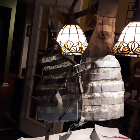 Military vest med/large - Picture 6 of 7